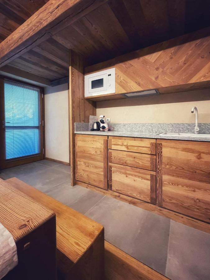 Amelu' Hotell Ostana Exteriör bild