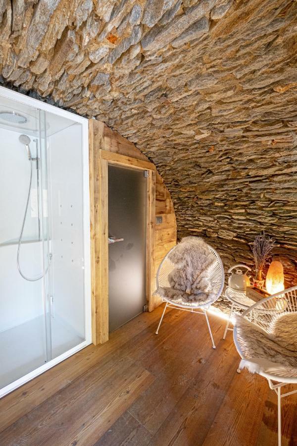 Amelu' Hotell Ostana Exteriör bild