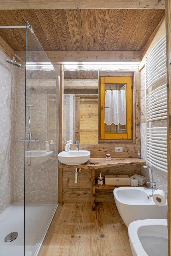 Amelu' Hotell Ostana Exteriör bild