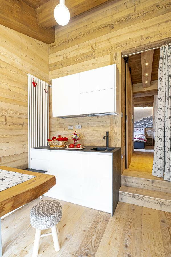 Amelu' Hotell Ostana Exteriör bild
